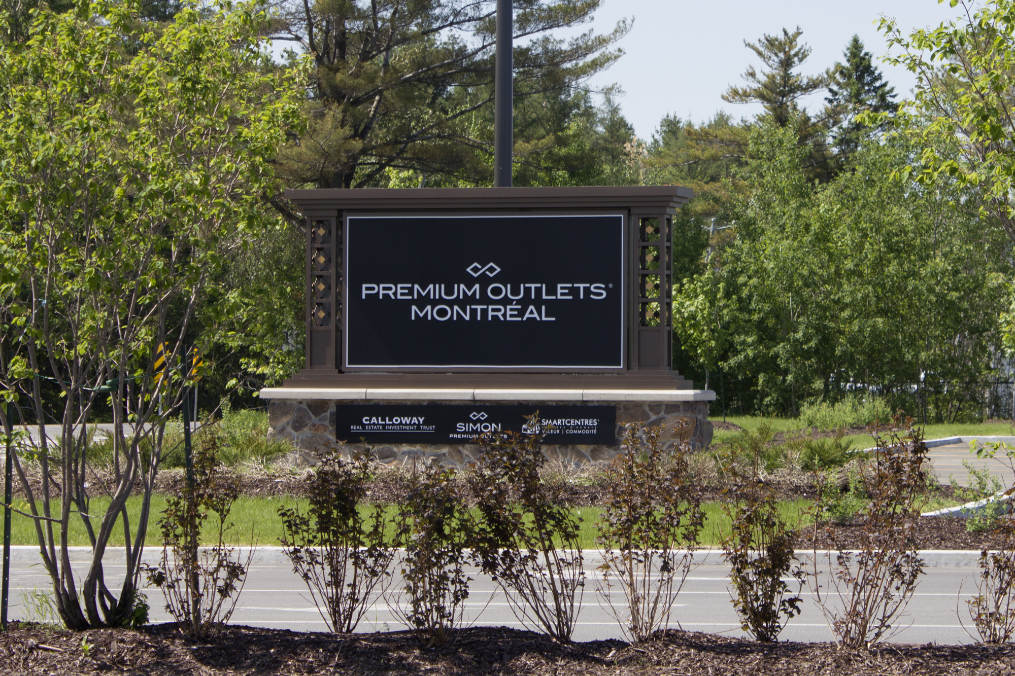 Premium Outlets Montreal Opens